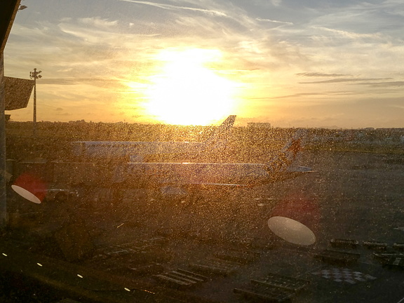 Рассвет в аэропорту Манилы