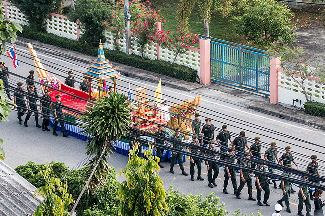 Военная процессия в военном городке Тайланда