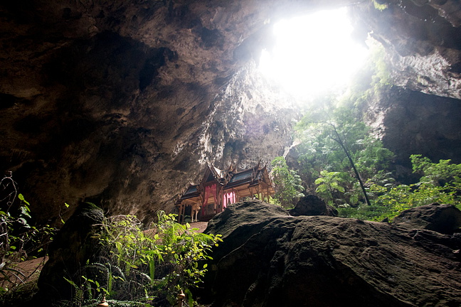 Домик в пещерке